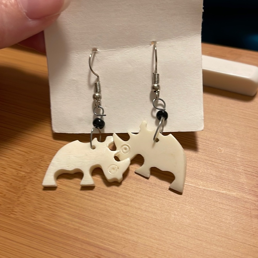 Beautiful excellent condition never worn earrings one of a kind